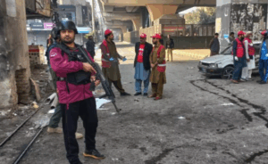 pakistani-kryen-sulme-ndaj-afganistanit,-humbin-jeten-9-femije-dhe-nje-grua