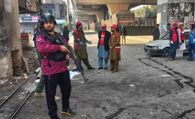 pakistani-kryen-sulme-ndaj-afganistanit,-humbin-jeten-9-femije-dhe-nje-grua