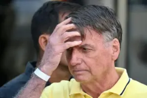gjykata-supreme-e-brazilit-urdheron-qe-jair-bolsonaro-te-filloje-denimin-me-burg
