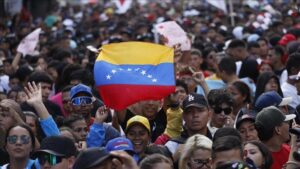 venezuele,-mijera-njerez-marshojne-ne-protesten-kunder-kercenimeve-te-shba-se