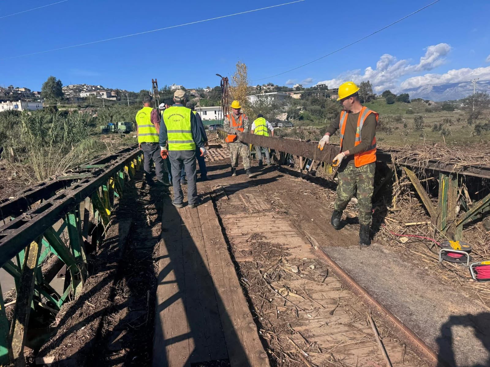 demet-ne-infrastrukture-nga-moti-i-keq/-rama:-ekipet-e-punes-ne-terren-per-te-garantuar-sigurine-ne-zonat-e-prekura