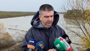 reshjet-e-dendura-ne-fier/-kryetari-subashi:-situata-pergjate-vjoses,-problematike.-pritet-te-nise-evakuimi-i-banoreve