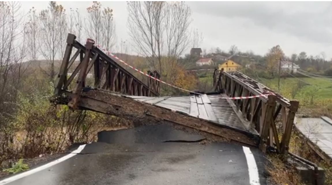 mirdite,-izolohen-10-fshatra/-moti-i-keq-shkaterron-urat,-banoret-te-bllokuar.-probleme-ne-disa-fshatra-te-korces-e-devollit