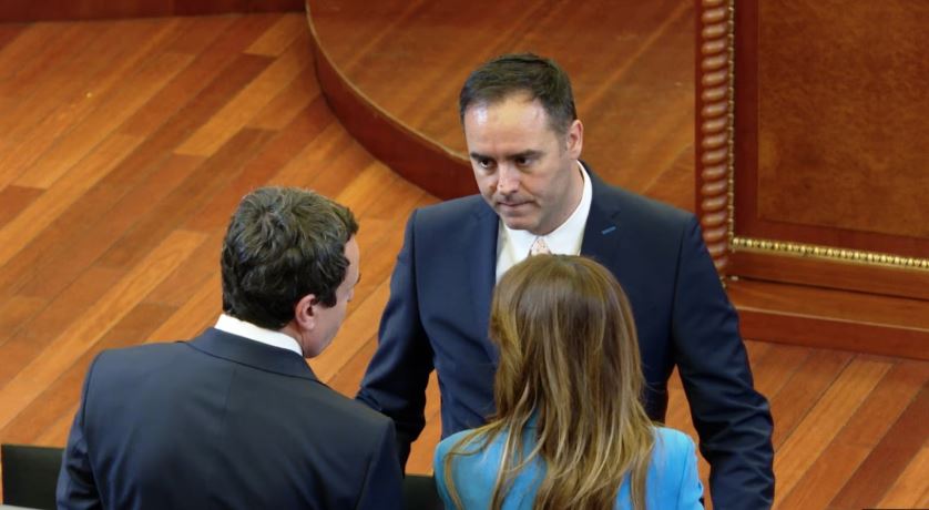 albin-kurti-deshton-per-here-te-dyte/-nuk-ka-vota-per-konjufcen,-vendi-shkon-ne-zgjedhje-te-parakohshme