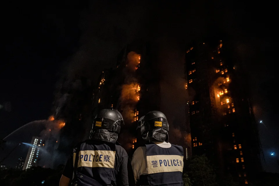 video/-zjarri-masiv-n-rrokaqiejt-e-hong-kongut,-rndohet-bilanci,-numri-i-viktimave-shkon-n-36