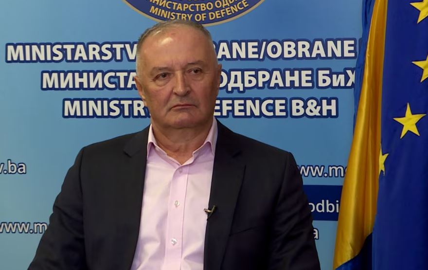 bosnja-nuk-lejon-avionin-ushtarak-te-kryediplomatit-hungarez-te-ulet-ne-banja-luka.-shkak-mbeshtetja-e-budapestit-ndaj-dodik