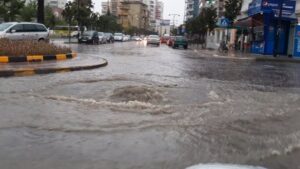 moti-i-keq/-sasia-e-larte-e-ujit-rrezikoi-carje-ne-digen-anesore-te-lumit-devoll,-stabilizohet-situata-ne-elbasan