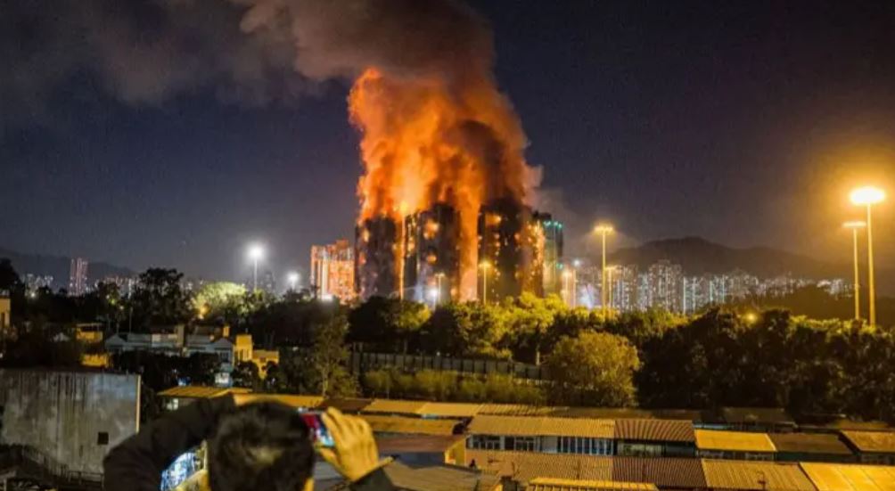 me-vdekjepruresi-ne-me-shume-se-60-vite/-44-viktima-dhe-rreth-280-te-zhdukur-nga-zjarri-ne-nje-ndertese-ne-hong-kong