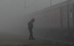 “me-ze-paniku-sa-here-qe-ajo-kollitet”/-ajri-toksik-i-delhit-po-i-semur-femijet,-ndotja-arrin-ne-vlera-20-here-mbi-limitin