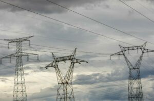 moti-i-keq/-digjen-linjat,-pa-energji-disa-zona-ne-tirane