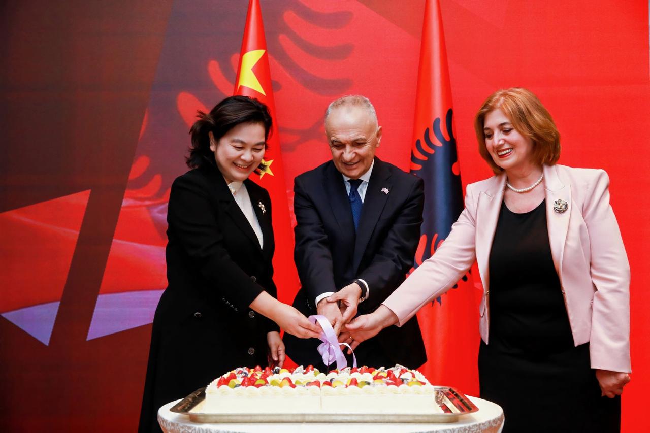 pekini-perkujton-113-vjetorin-e-pavaresise-se-shqiperise-dhe-76-vjet-marredhenie-diplomatike-shqiperi-kine