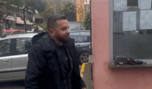 video/-i-pandehur-per-shkelje-te-barazise-ne-tendera,-erion-isai-paraqitet-ne-spak