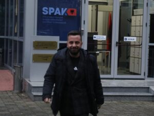 video-–-i-pandehur-per-shkelje-te-barazise-ne-tendera/-erion-isai-le-ambientet-e-spak-pas-rreth-2-oresh