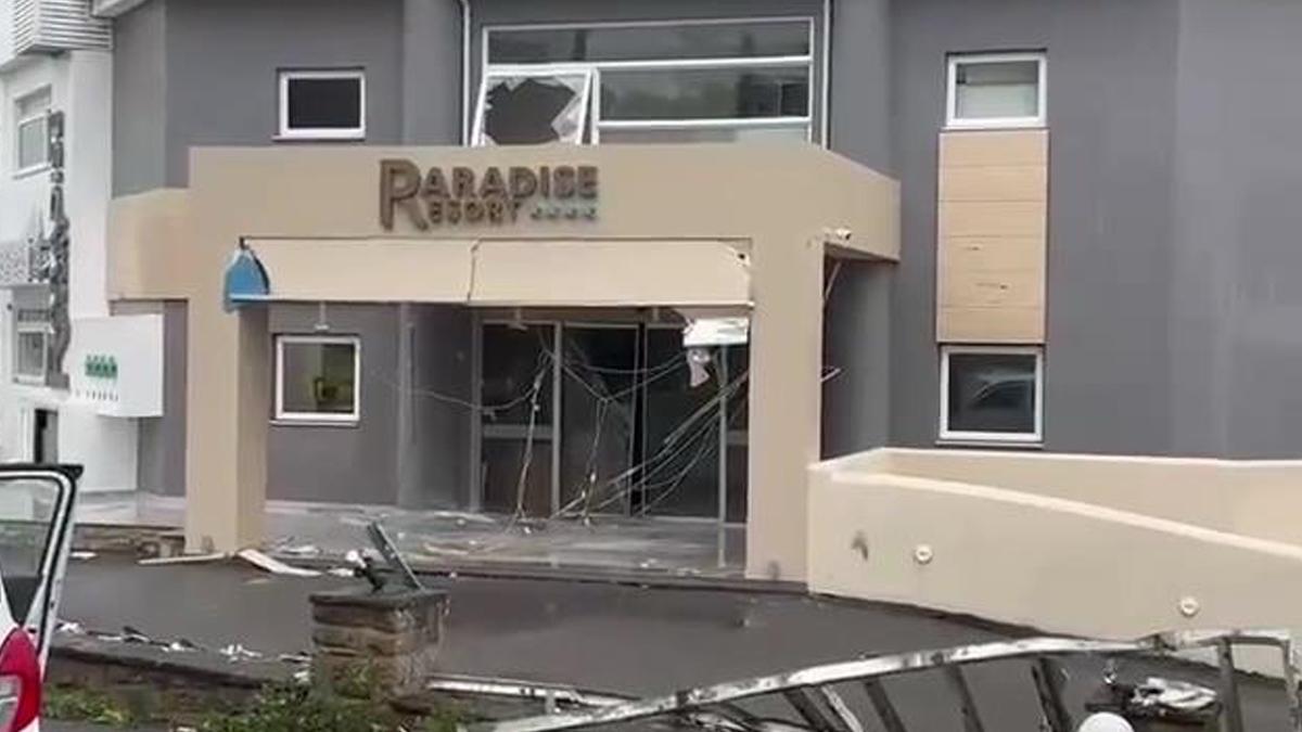 video/-tornado-“adel”-godet-greqine,-deme-ne-banesa-dhe-nderprerje-te-energjise-elektrike-ne-disa-zona