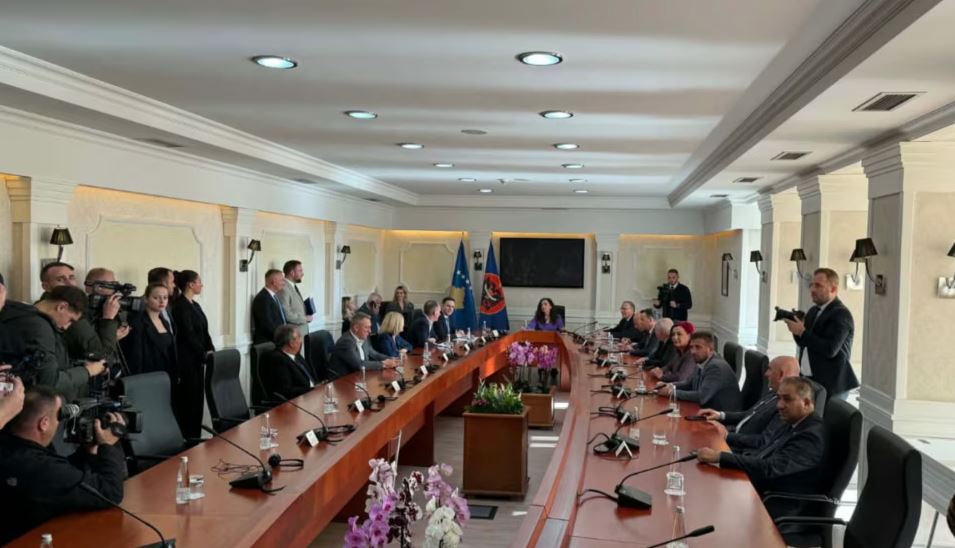 osmani-nis-takimin-me-lideret-partiake-pas-deshtimit-te-votimit-te-qeverise-se-re