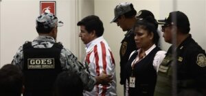 ish-presidenti-peruan-pedro-castillo-denohet-me-burg-per-perpjekjen-per-grusht-shteti-ne-vitin-2022