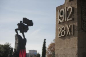 sot-28-nentori,-rama-ndan-foton-e-vecante-dhe-uron-diten-e-pavaresise