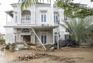 permbytjet-ne-indonezi-vrasin-84-persona,-dhjetera-njerez-ende-rezultojne-te-zhdukur-ne-sumatra