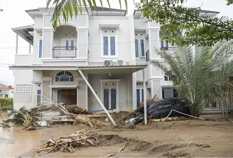 permbytjet-ne-indonezi-vrasin-84-persona,-dhjetera-njerez-ende-rezultojne-te-zhdukur-ne-sumatra