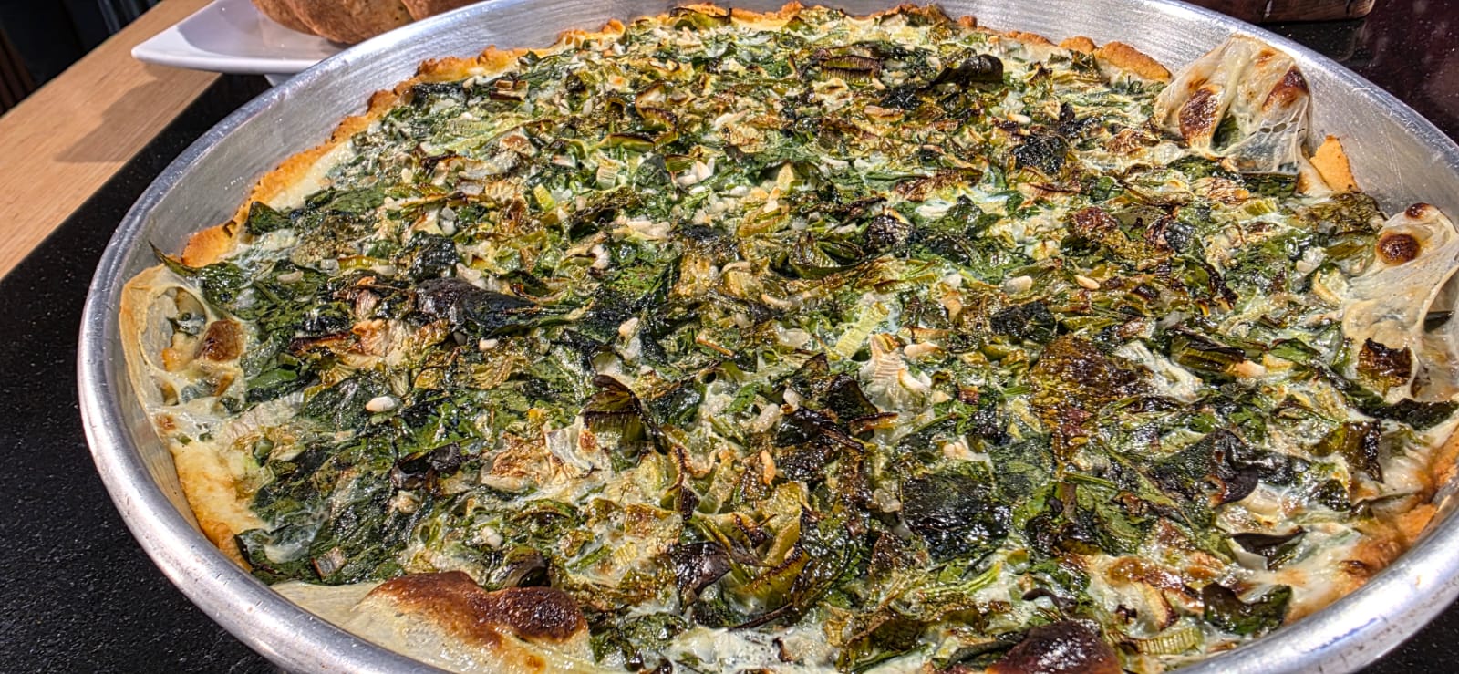 japrak-me-laker-e-mish-te-grire,fergese-me-miell-misri,-gjalpe-e-djathe-dhe-pete-misri-me-preshe,-spinaq,-qepe-te-njoma-e-qumesht/-recetat-e-dites