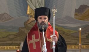 video/-per-here-te-pare-ne-tirane/-mbahet-ne-katedralen-“ngjallja-e-krishtit”-mesha-per-festen-e-flamurit