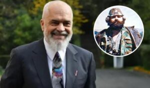 sot-28-nentori,-rama-perkujton-figuren-e-adem-jasharit:-heroi-qe-lindi-ne-diten-e-flamurit 