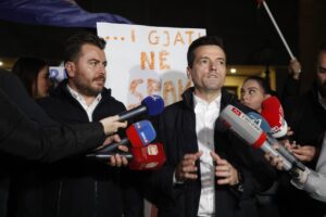 video/-balluku-rreth-5-ore-ne-kryeministri,-shehaj:-po-thur-plane-per-t’i-shpetuar-drejtesise,-do-perfundoje-ne-burg!