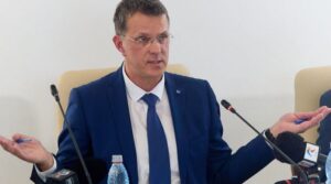 genjeu-ne-cv,-jep-doreheqjen-ministri-rumun-i-mbrojtjes:-e-perpilova-me-nxitim-bazuar-ne-nje-model-te-gjetur-ne-internet