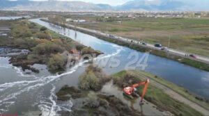 video/-lezhe,-cahet-argjinatura-mbrojtese-ne-zonen-e-vainit,-permbyten-toka-bujqesore,-hidrovori-jashte-pune