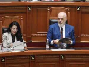 video/-e-‘ngujuar’-prej-6-oresh-ne-kryeministri!-cfare-po-ndodh-ne-takimin-‘koke-me-koke’-mes-rames-dhe-ballukut