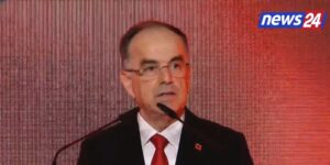 ceremonia-e-pritjes-per-diten-e-flamurit-ne-presidence/-begaj:-krenar-per-rolin-tone-ne-rajon-dhe-partneritetin-strategjik-me-shba!