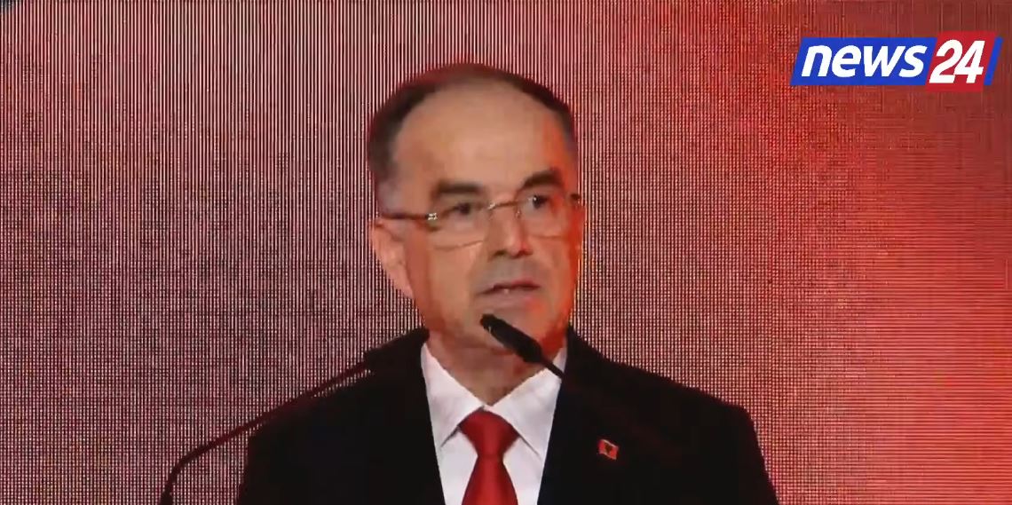 ceremonia-e-pritjes-per-diten-e-flamurit-ne-presidence/-begaj:-krenar-per-rolin-tone-ne-rajon-dhe-partneritetin-strategjik-me-shba!