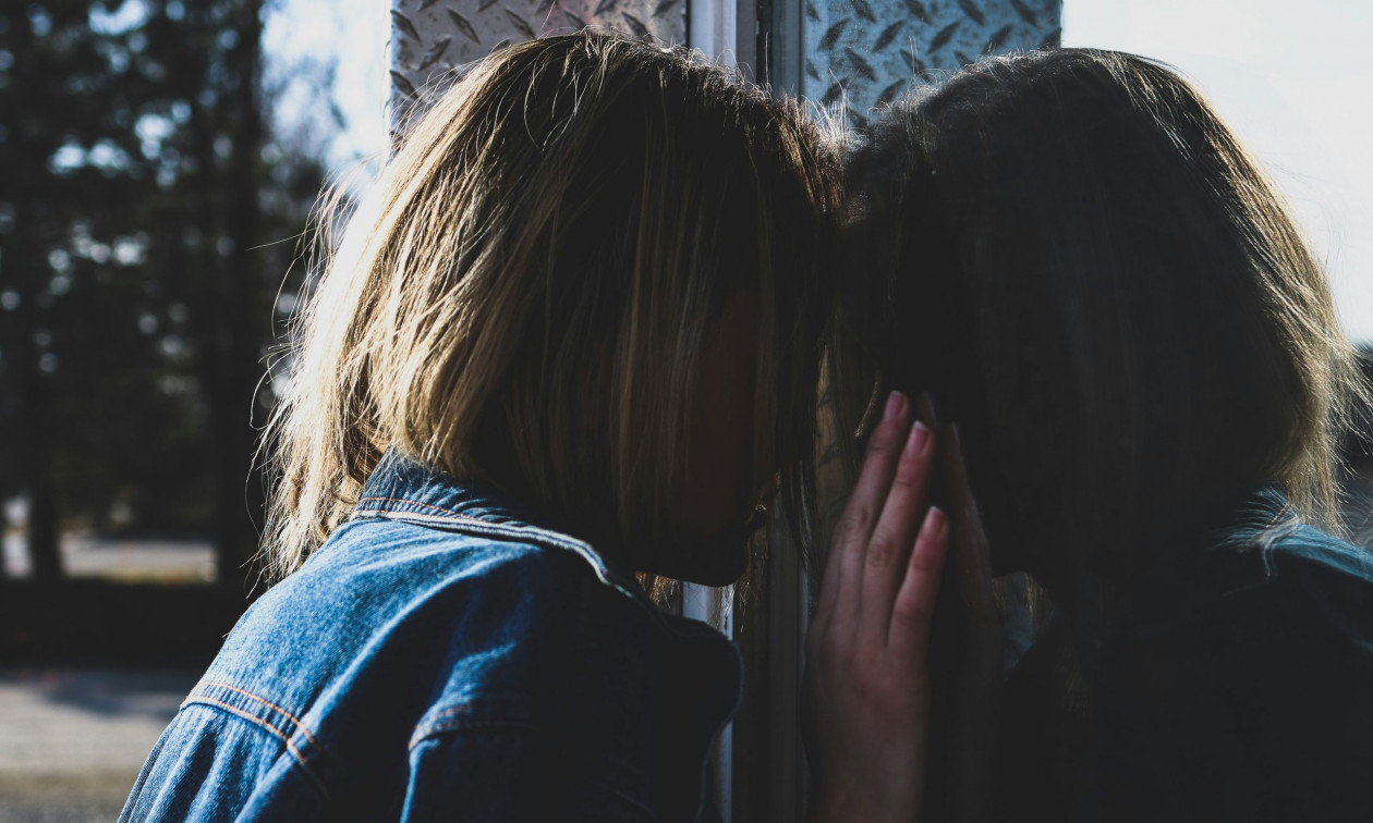 “abortova-se-me-rrahu-nena”/-14-vjecarja-shqiptare-paraqitet-ne-polici-me-fetusin-ne-duar,-babai:-genjen!-u-martua-dhe-s’na-tregoi,-s’dime-nese-e-rrembyen.-tre-persona…