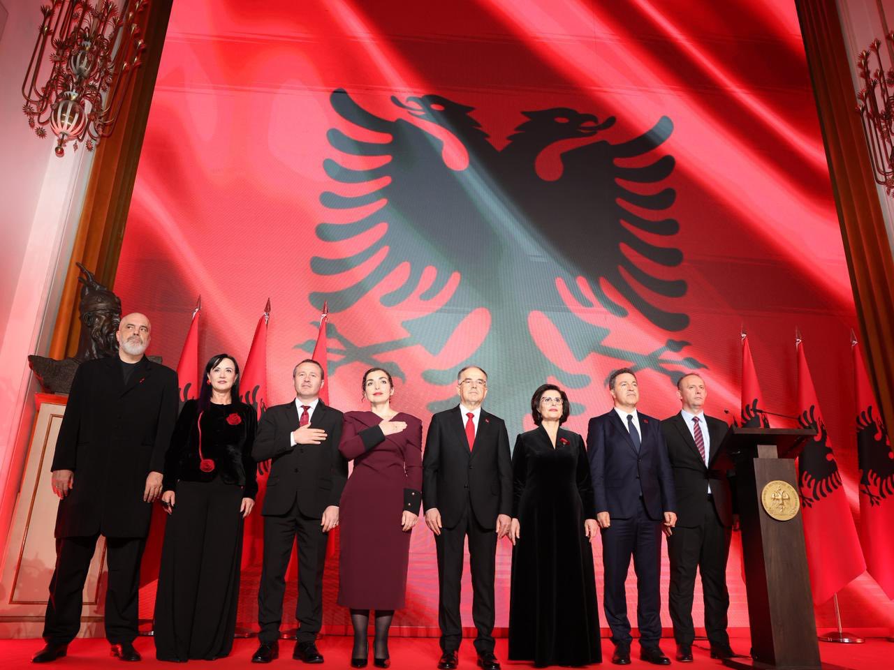 rama-ndan-pamje-nga-ceremonia-per-diten-e-pavaresise:-prani-kuptimplote-e-presidentes-se-kosoves