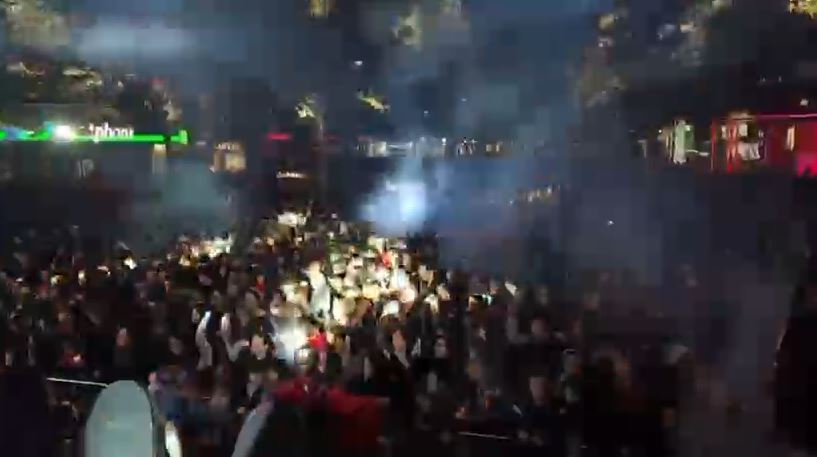 vlora,-festime-per-flamurin/-113-vjetori-i-pavaresise-kremtohet-deri-ne-oret-e-mbremjes