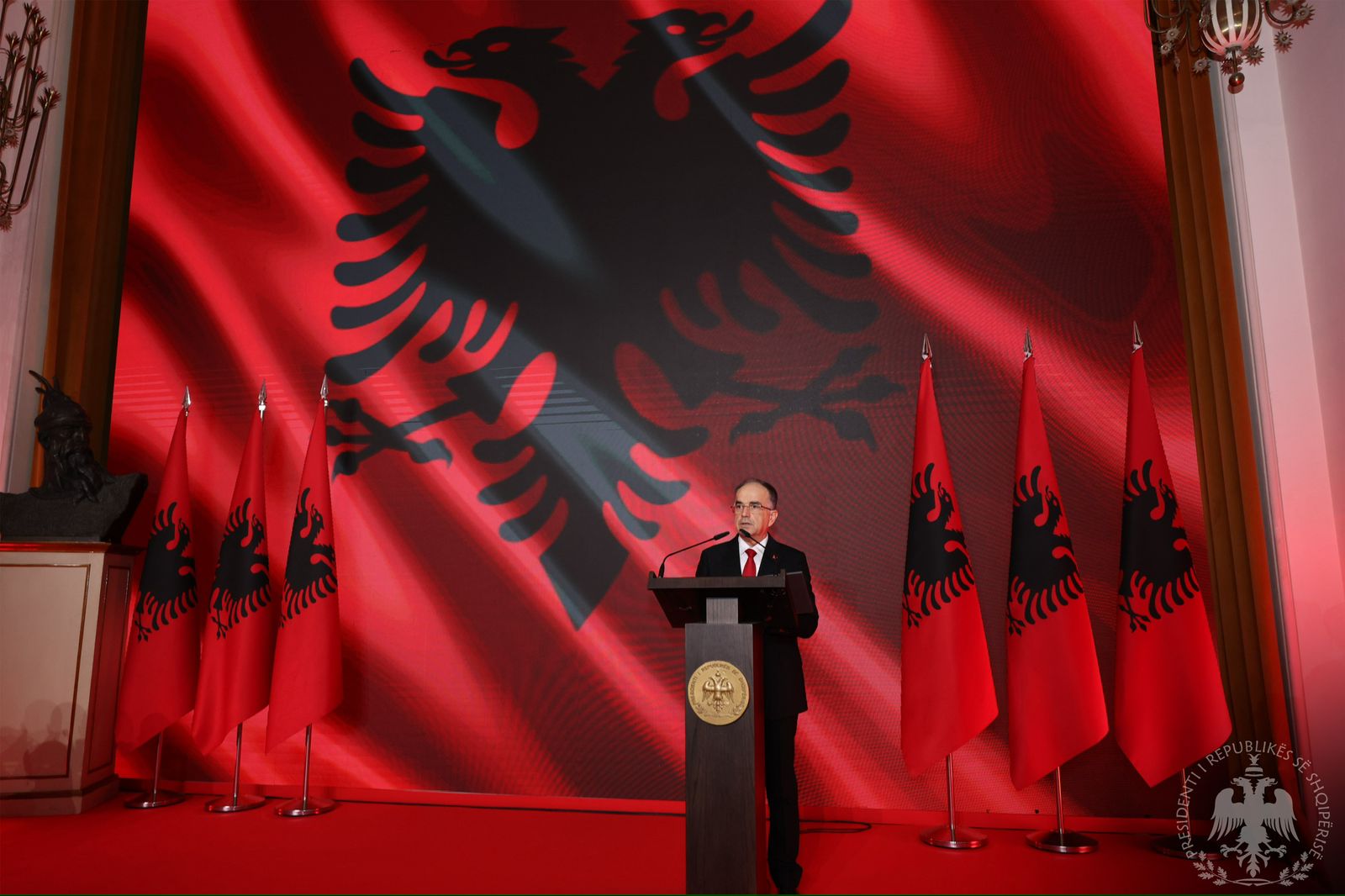 “me-prane-be-se-se-kurre”/-presidenti-bajram-begaj-pritje-per-28-nentorin