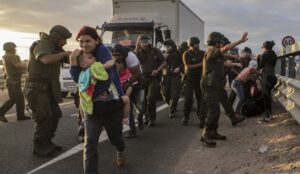 peruja-shpall-gjendje-te-jashtezakonshme,-frike-nga-nje-vale-emigrantesh-nga-kili