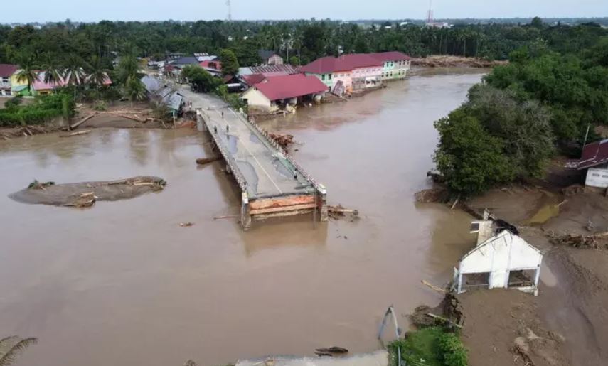 permbytjet-ne-sri-lanka-dhe-indonezi,-mbi-320-persona-humbin-jeten,-qindra-te-tjere-ende-te-zhdukur