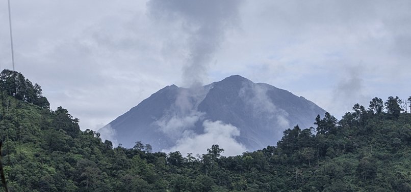 gati-1,000-banore-evakuohen,-178-alpiniste-shpetohen-pas-shperthimit-te-vullkanit-semeru-ne-indonezi