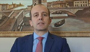 komuniteti-shqiptar-ne-itali-kremton-28-29-nentorin,-aktivisti:-festat-ne-atdhe-kane-me-shume-hare!-ju-kam-zili…