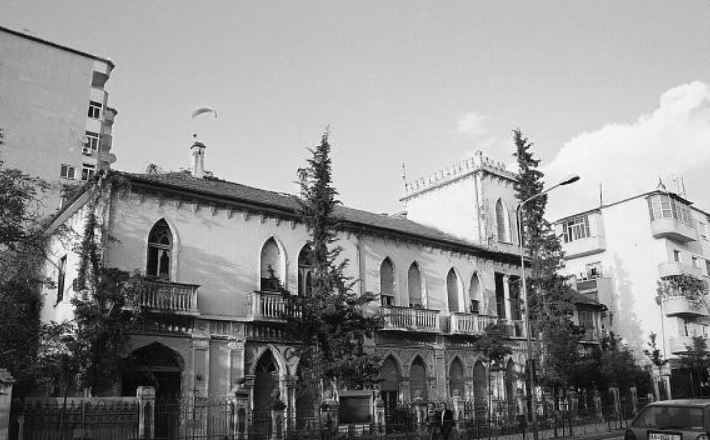 “ndermjet-udheheqsave-kryesore-te-partise-dhe-te-shtetit,-raportet-s’jane-te-mira,-kryeministri-shehu-me-hysni-kapon-kane-perplasje…”/-dosja-e-sigurimit-me-pergjimet-e-ambasades-jugosllave,-ne-‘82-in