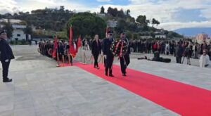 vlora-perkujton-diten-e-clirimit/-homazhe-dhe-mesazhe-mirenjohjeje-per-deshmoret