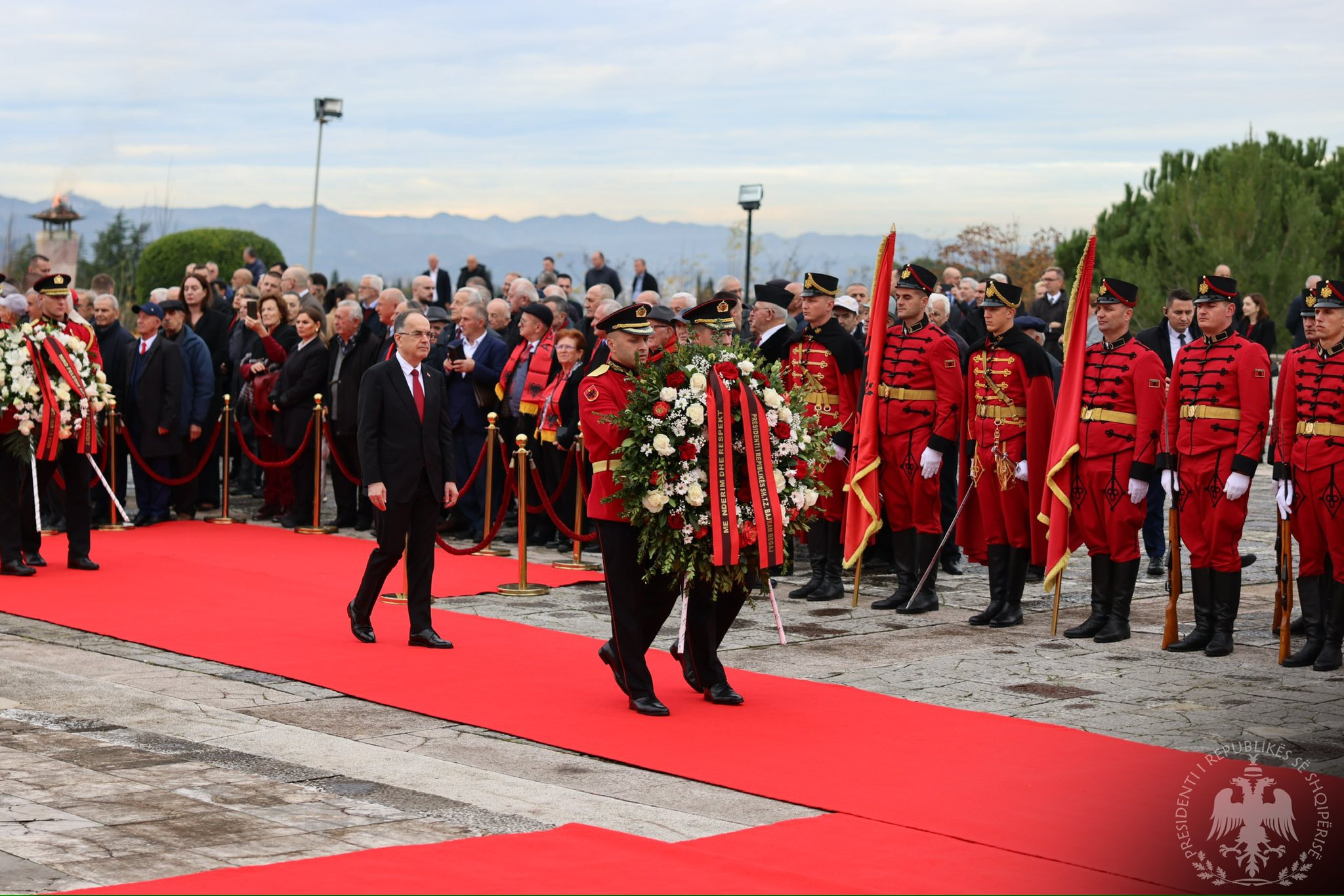 29-nentori/-presidenti-begaj:-gezuar-festen-e-clirimit-shqiperi.-pergjithmone,-besnike-ndaj-te-njejtave-vlera