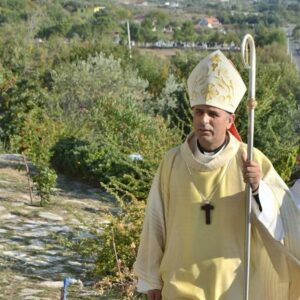 ndahet-nga-jeta-ne-moshen-52-vjecare-ipeshkvi-i-dioqezes-se-sapes,-imzot-simon-kulli