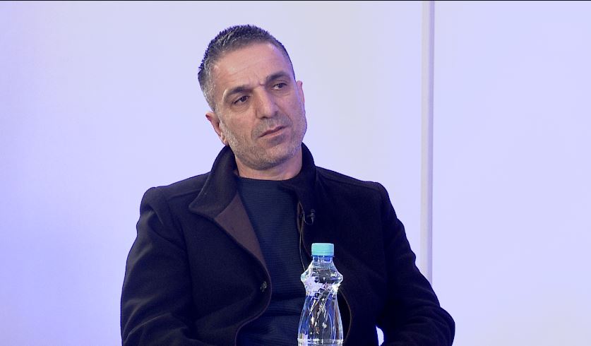 ne-garane-te-kercoves-u-perurua-shtatorja-e-skenderbeut,-skulptori:-t’u-tregojme-maqedonasve-se-jemi-autoktone-dhe-kemi-histori!-sternipi-i-skenderbeut,-i-pranishem-ne-ceremoni