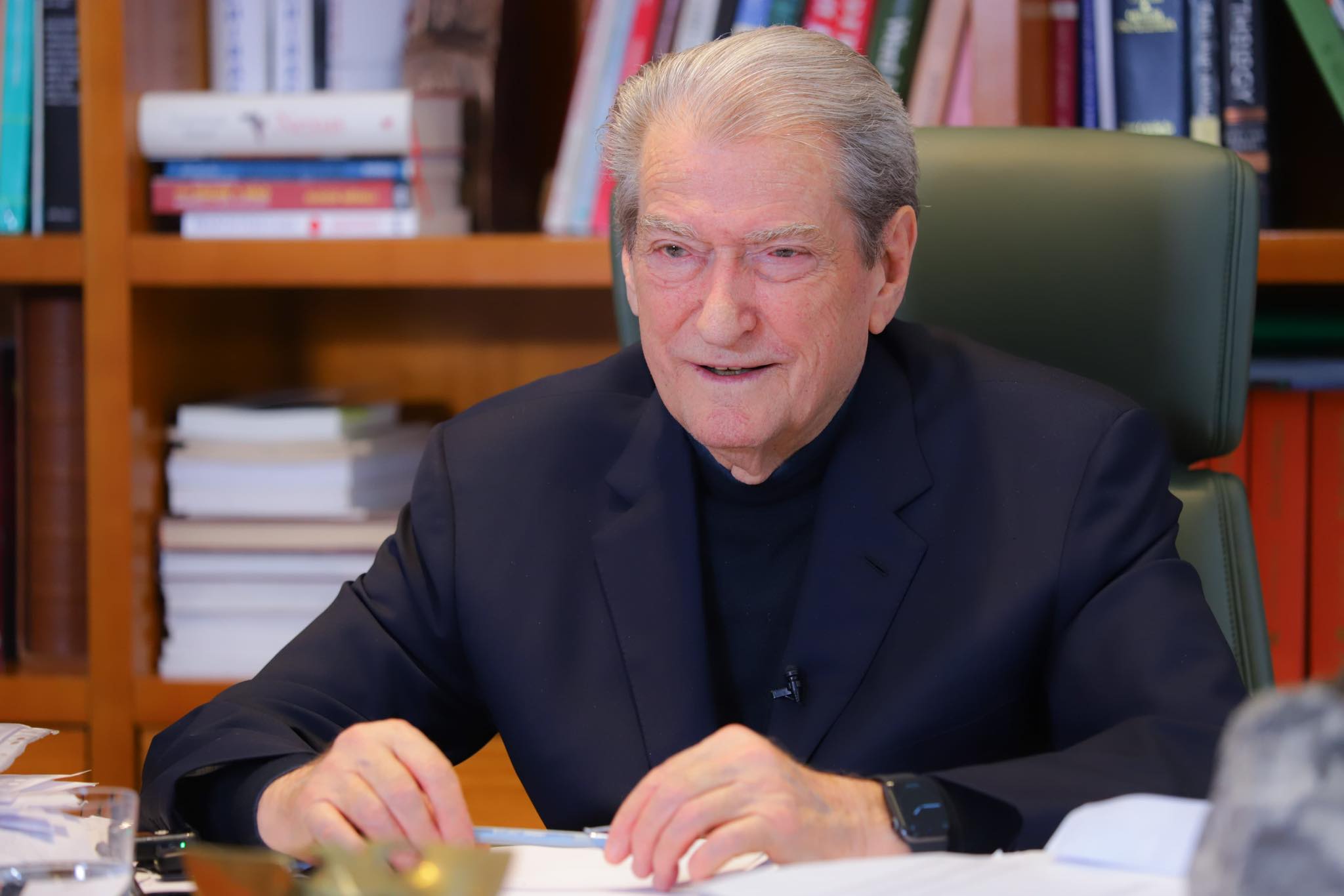 “sms-te-jane-gracka!”,-berisha-‘zberthen’-prapaskenat-e-takimit-rama-balluku:-nje-kacafytje-7-oreshe-mes-bashkevjedhesve-me-te-medhenj-te-kombit