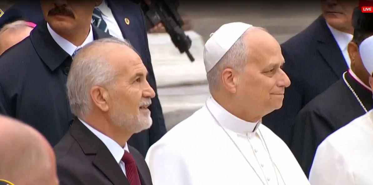 papa-viziton-xhamine-blu/-ati-i-shenjte-ne-stamboll,-mesazhe-harmonie-fetare