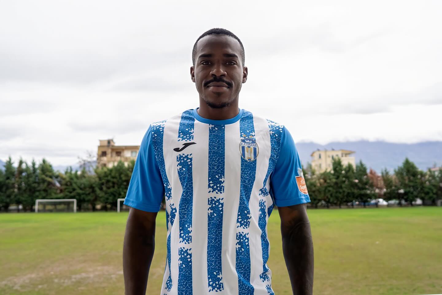 zyrtare-te-tirana,-bardheblute-perforcohen-ne-mbrojtje