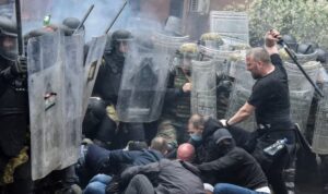 kosove,-sulmi-kunder-kfor-it-dhe-policise,-vihet-nen-akuze-personi-i-dyshuar