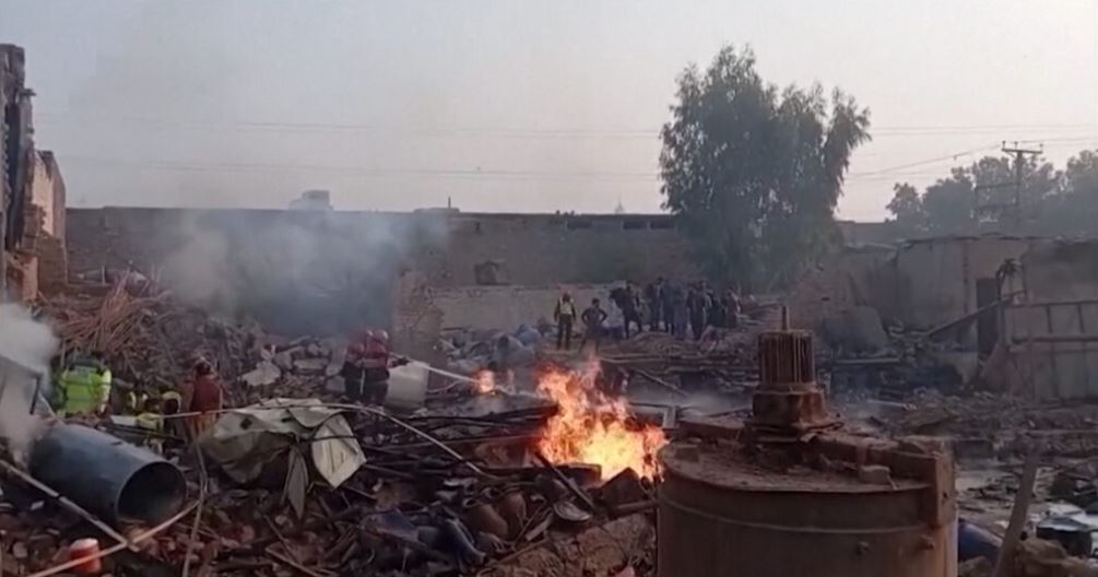 shperthim-ne-fabrike-ne-pakistan,-te-pakten-15-viktima